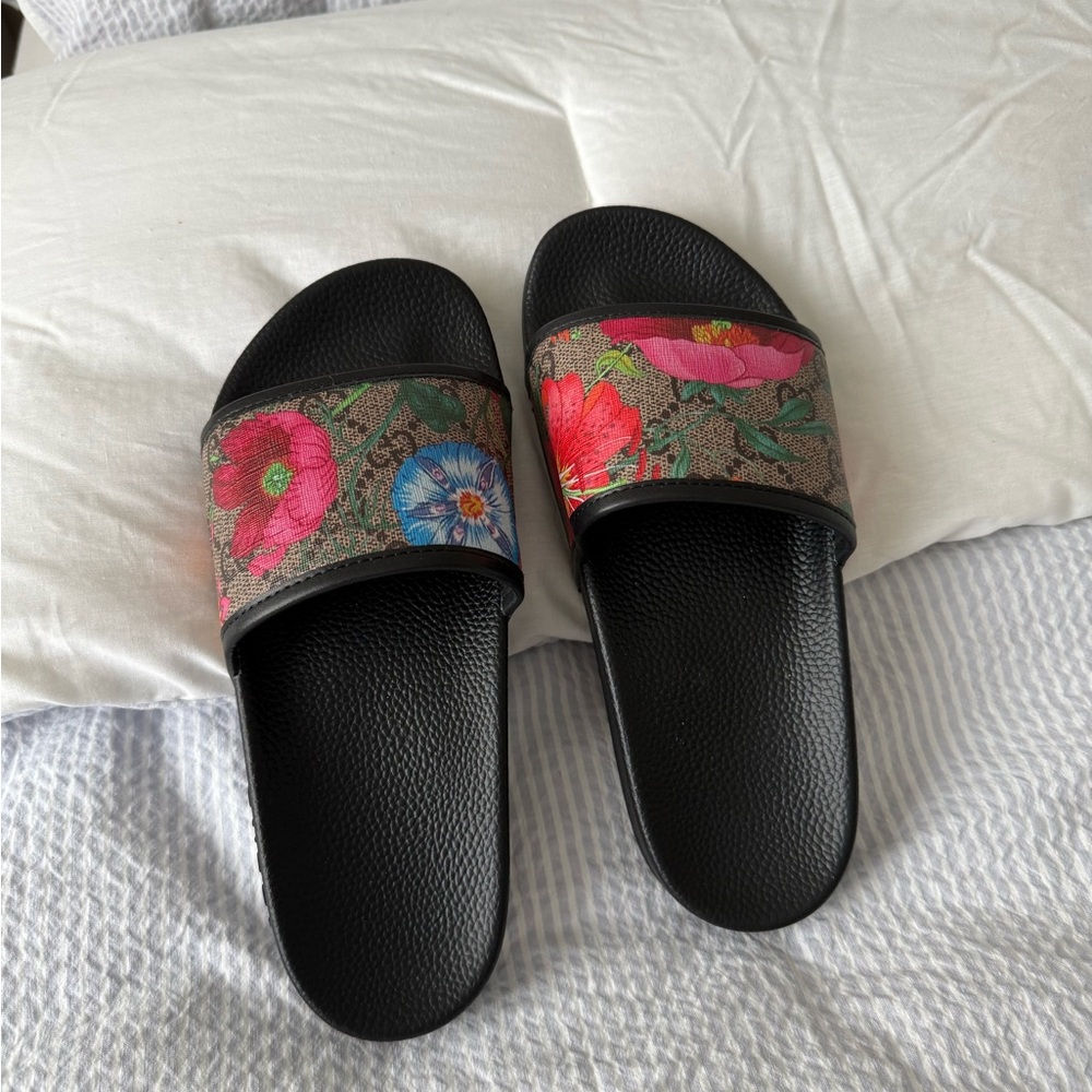 Black and Red Casual Slip-On Sandals